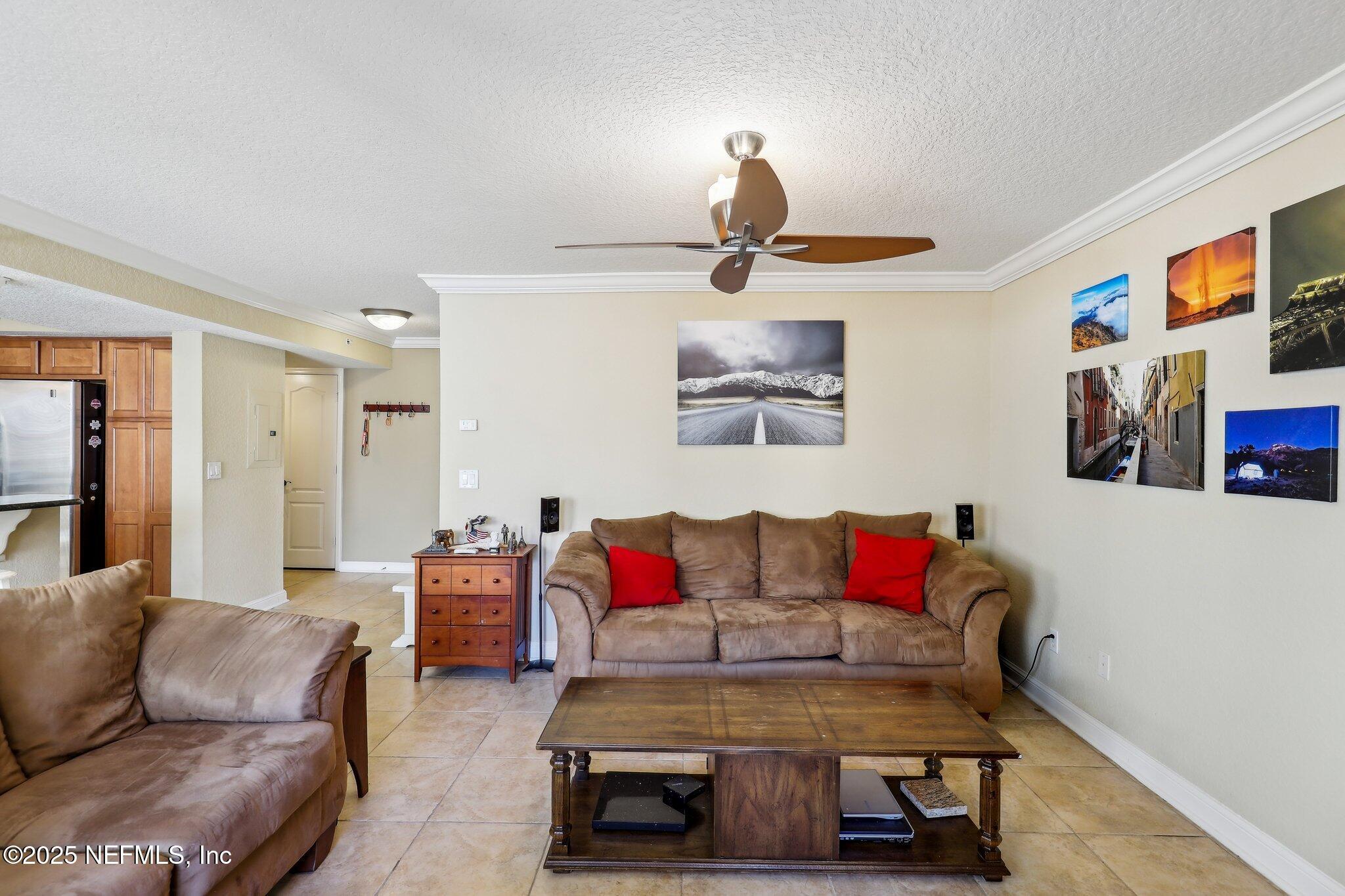 Image 4: 5-web-or-mls-Laguna Villa Blvd c21-005