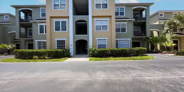 4000 GRANDE VISTA Boulevard