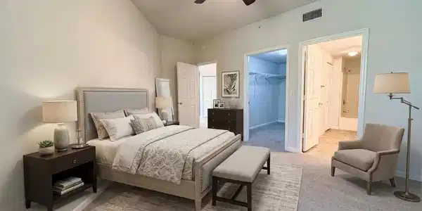 Image 3: VS Bedroom