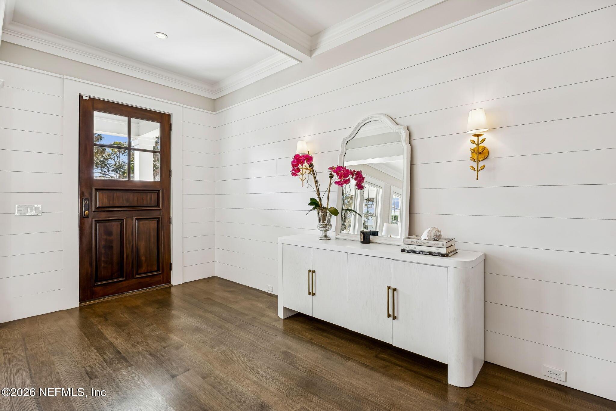 Image 3: Welcoming Spacious Foyer