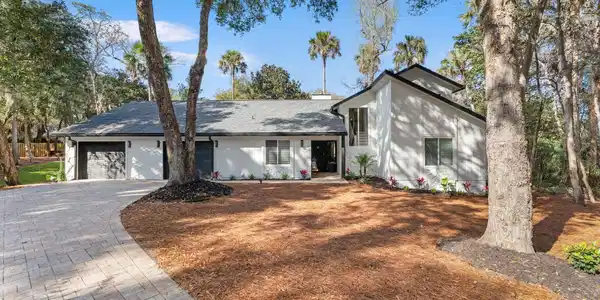 1918 OAK Circle