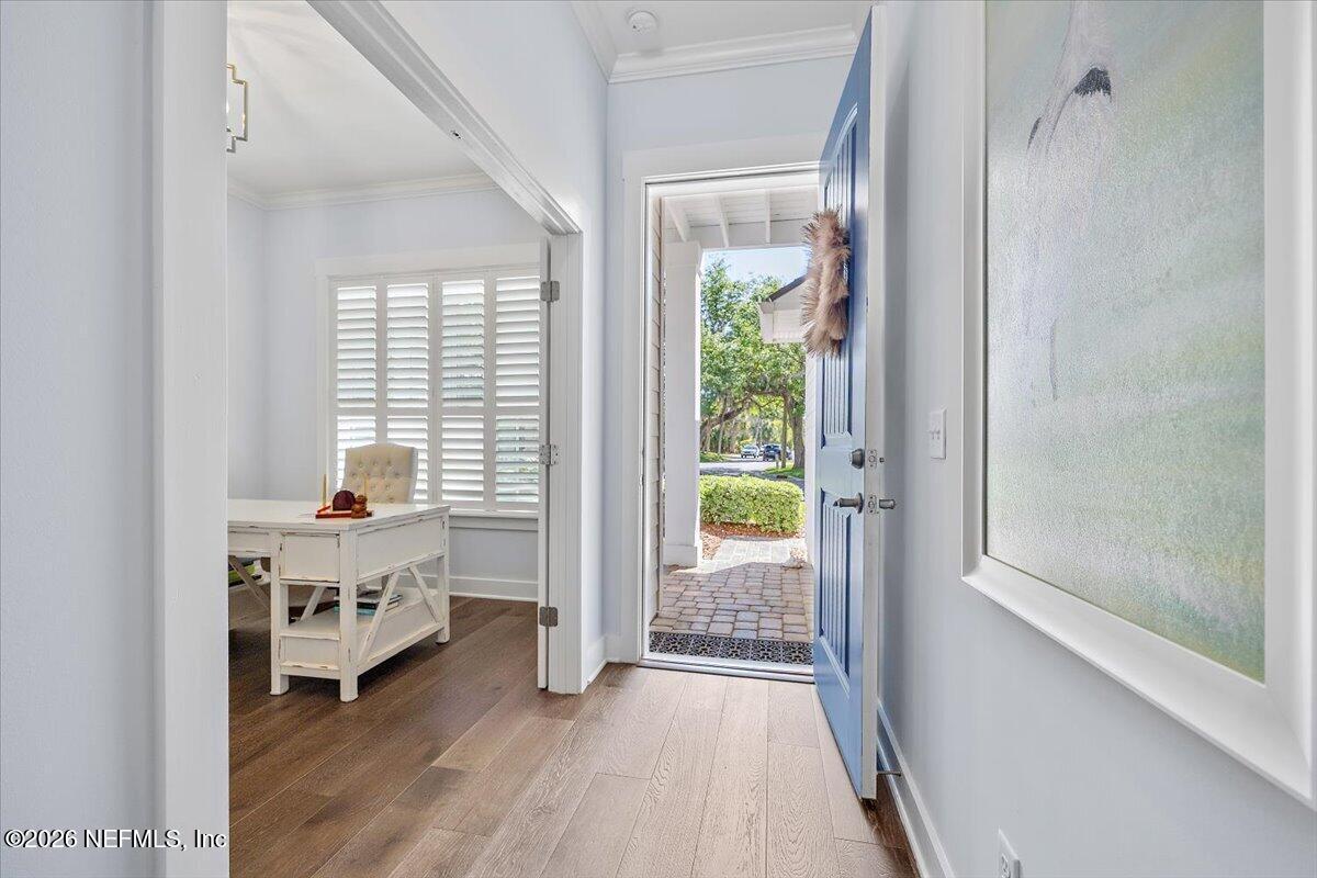 Image 3: foyer