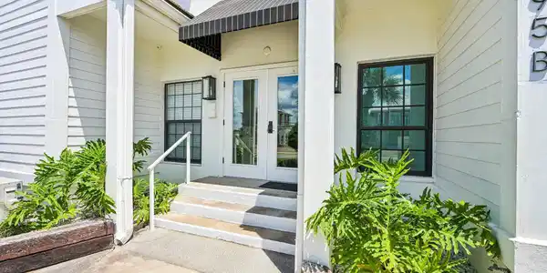 Image 4: Front Entry