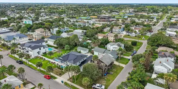 Image 2: 9-web-or-mls-Bay St-S1509-008