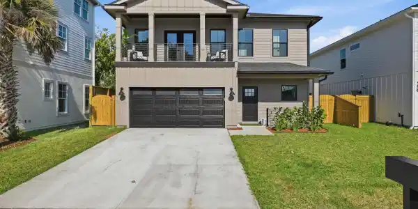 Image 2: 808 4th St S