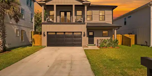 Image 3: 808 4th St S