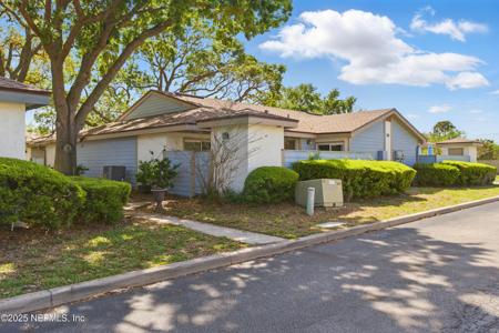 901 DEFENDER Court W