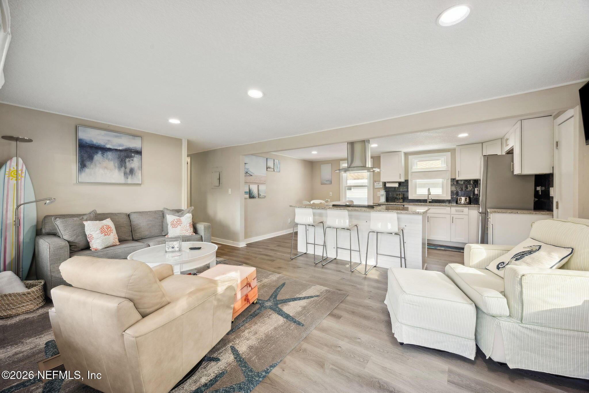 Image 3: 6-web-or-mls-1000 Date St (13 of 47) (2)