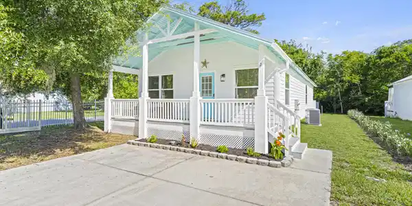 2 POINCIANA COVE Road
