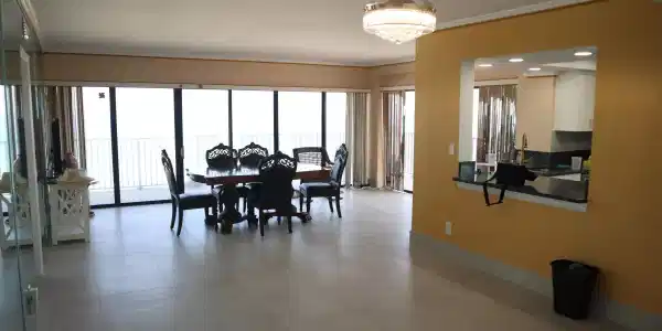 Image 3: Living room