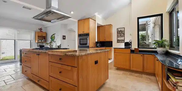 Image 3: Kitchen
