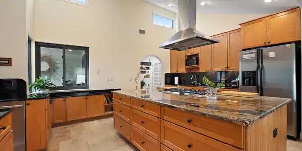 Image 4: Kitchen