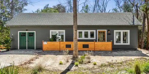 1580 IAN Drive