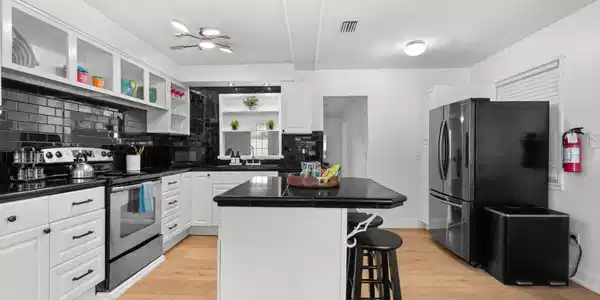 Image 4: Kitchen_1