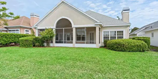 523 LAKEWAY Drive
