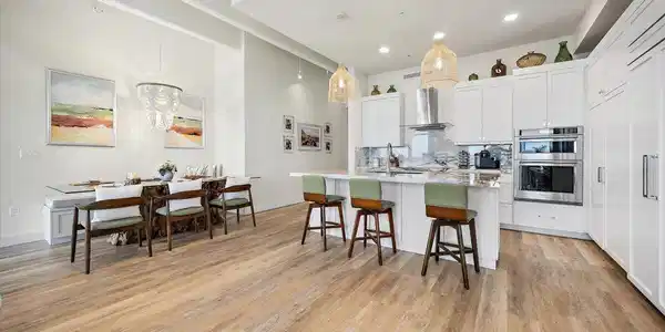 Image 4: 05-Kitchen & Dining