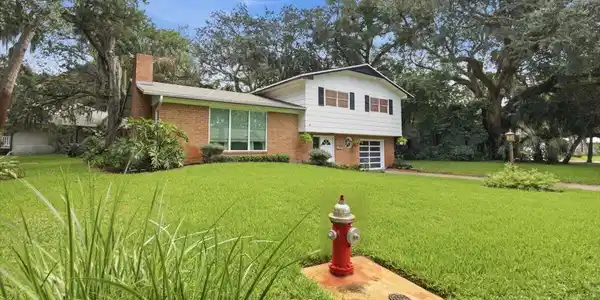 Image 4: 04-Corner Lot