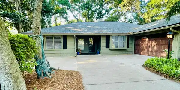 1937 LAKESIDE Drive N