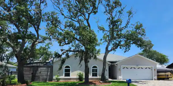 380 TRADE WIND Lane