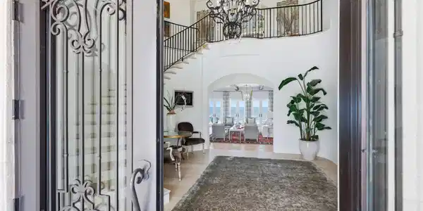 Image 3: Entry to Foyer