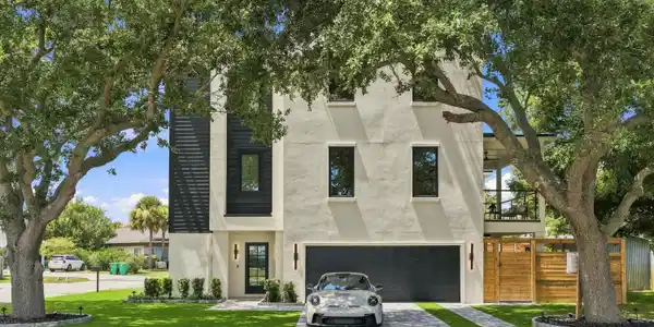319 ST AUGUSTINE Boulevard