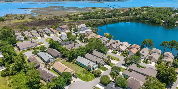 Image 2: 18-web-or-mls-Harbor Ct (14 of 23)