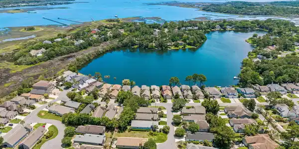 Image 3: 20-web-or-mls-Harbor Ct (16 of 23)