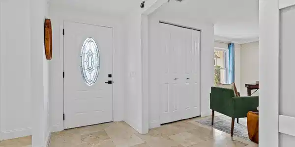 Image 4: Entry