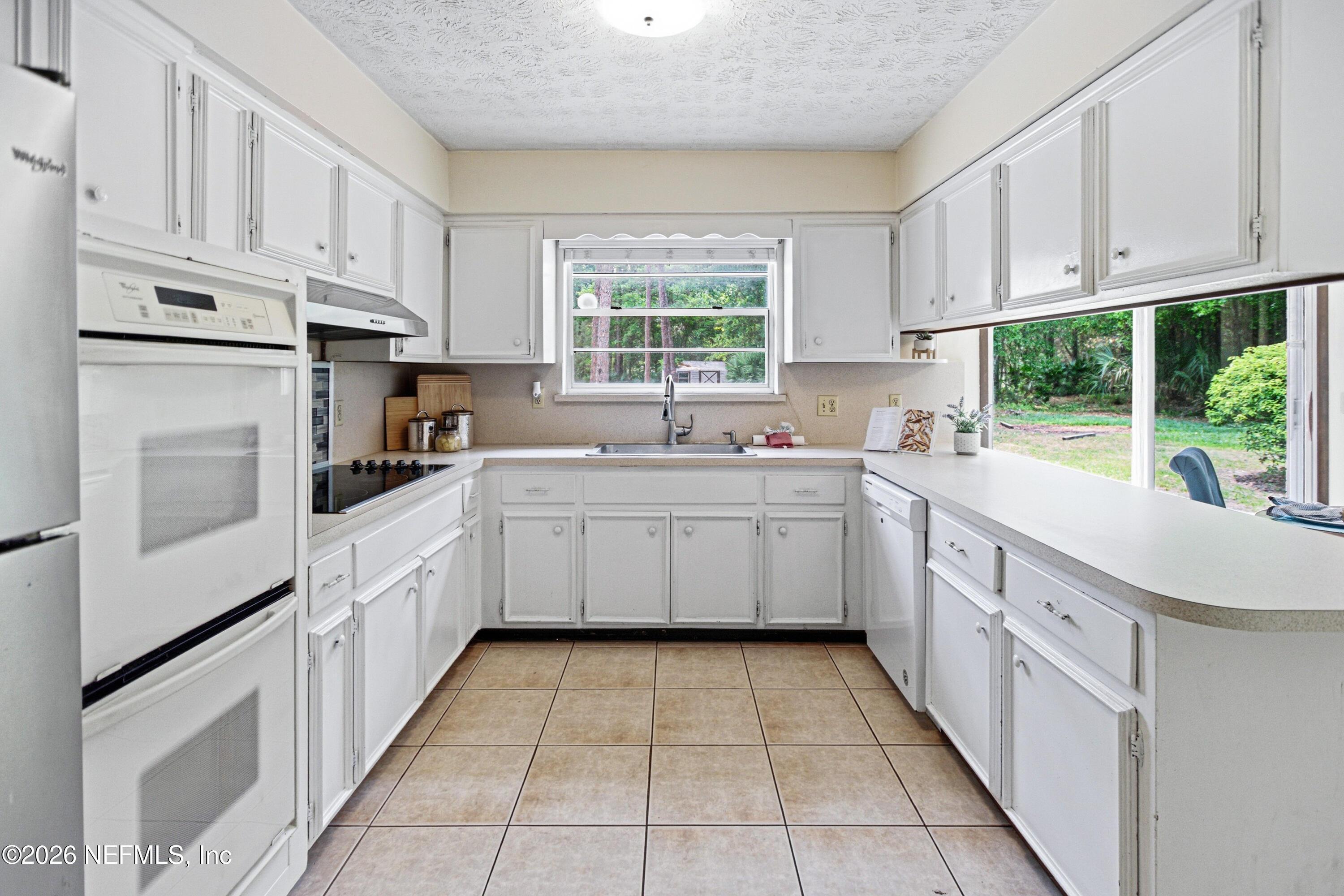 Image 2: Kitchen