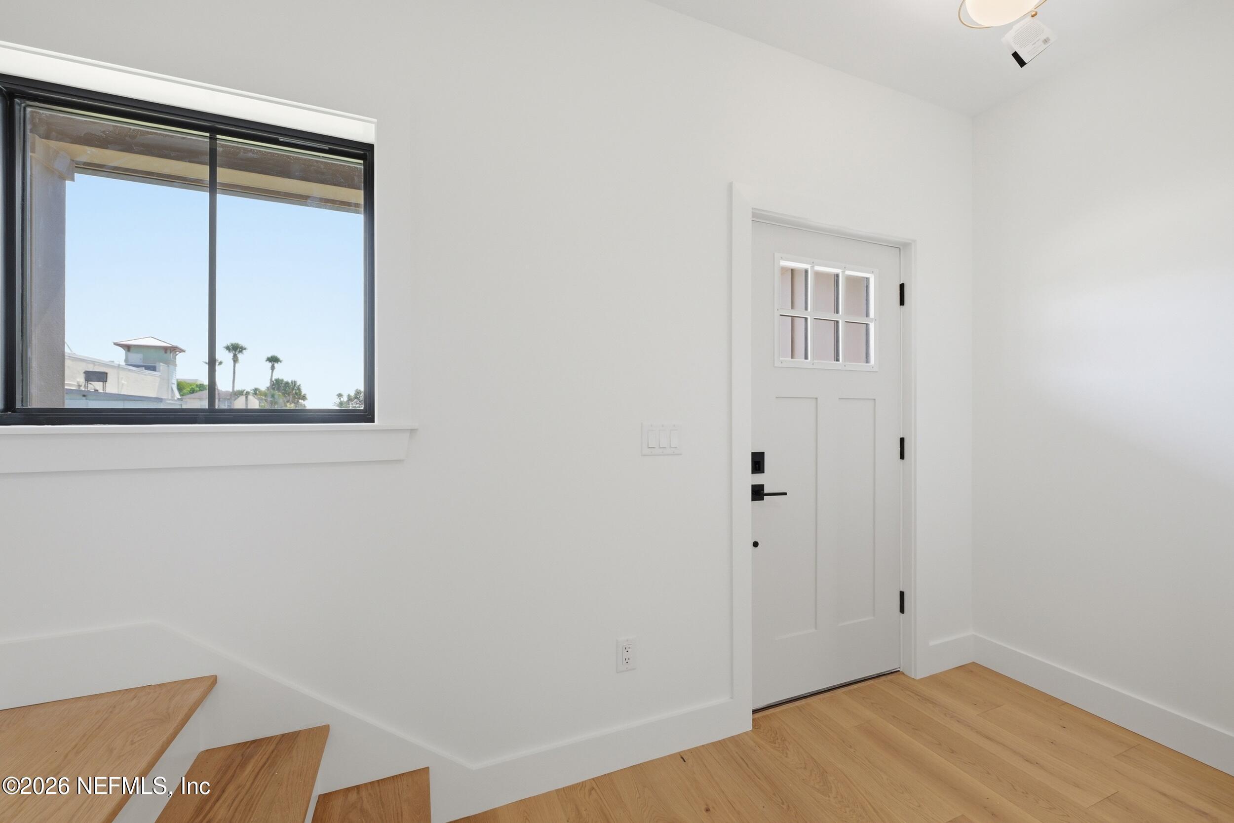 Image 4: 808 4th St S