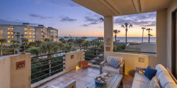 822 SPINNAKERS REACH Drive