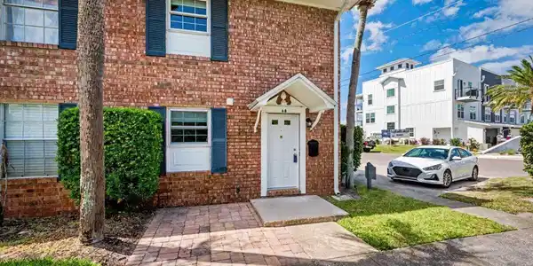 22 COMARES Avenue