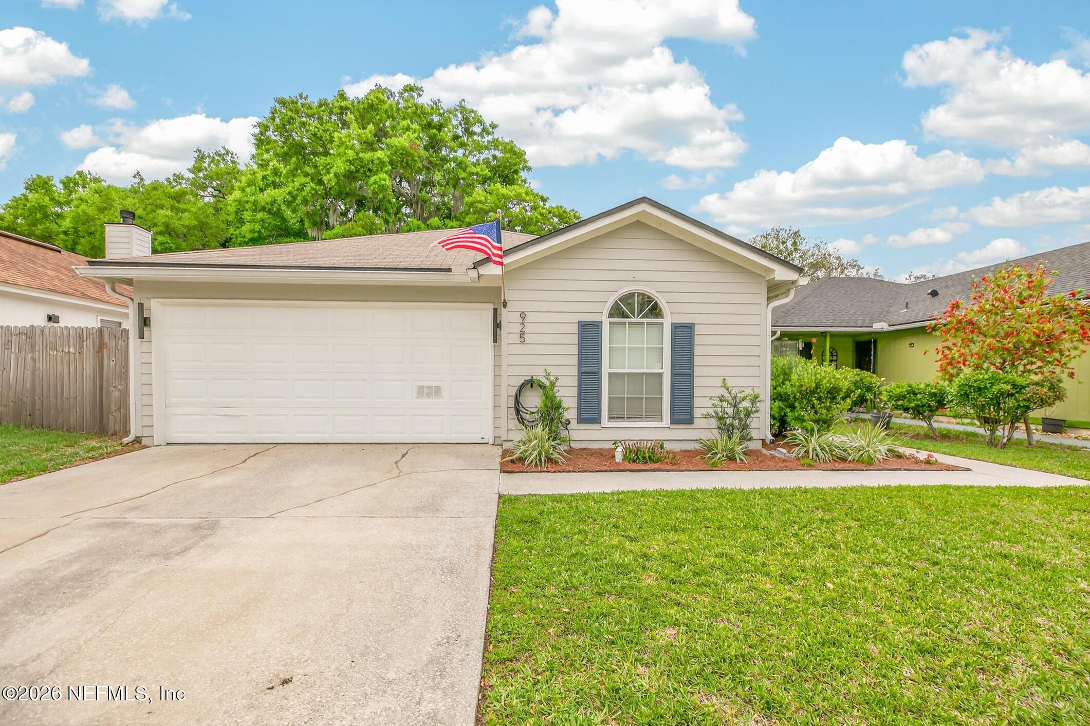Image 4: 925 Majestic Cypress Dr N (5)