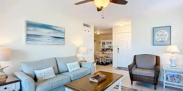 Image 4: Living Room