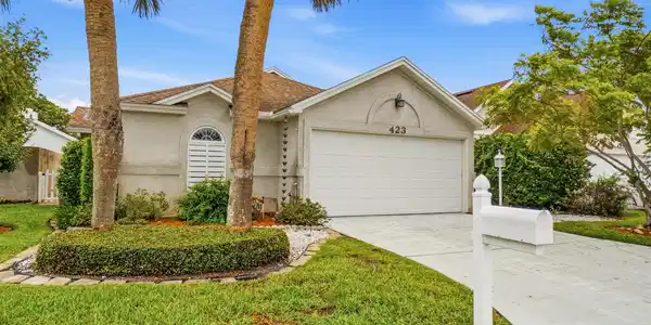 423 LA RESERVE Circle