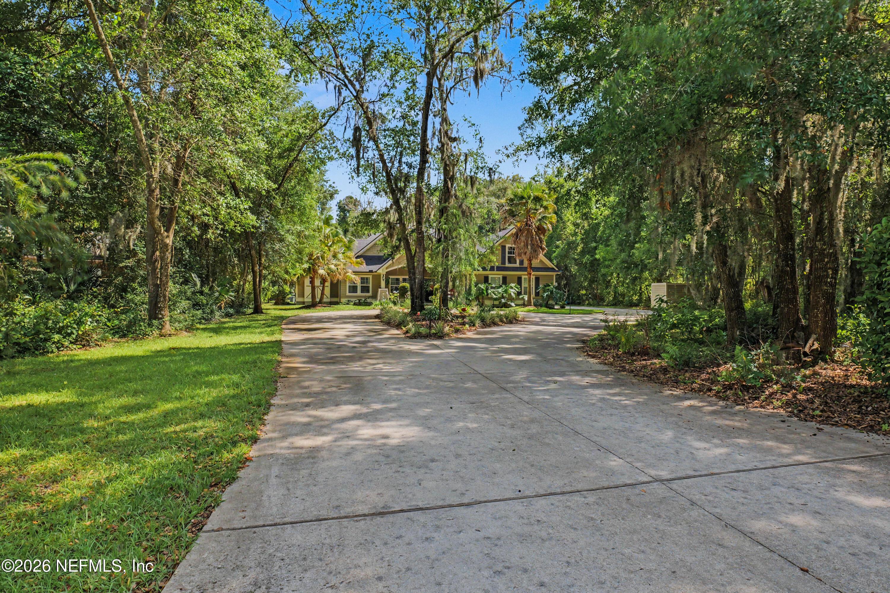 Image 4: Driveway