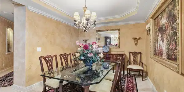 Image 4: dining room