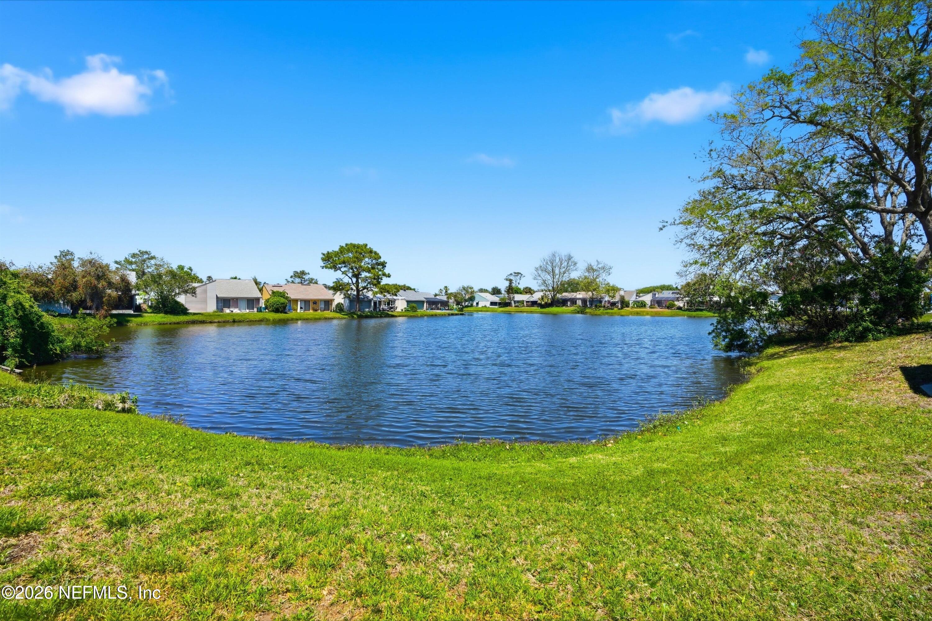 Image 4: 29-Lake View