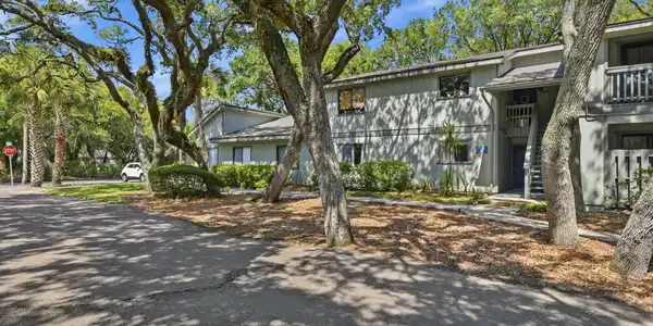 2700 MIZELL Avenue