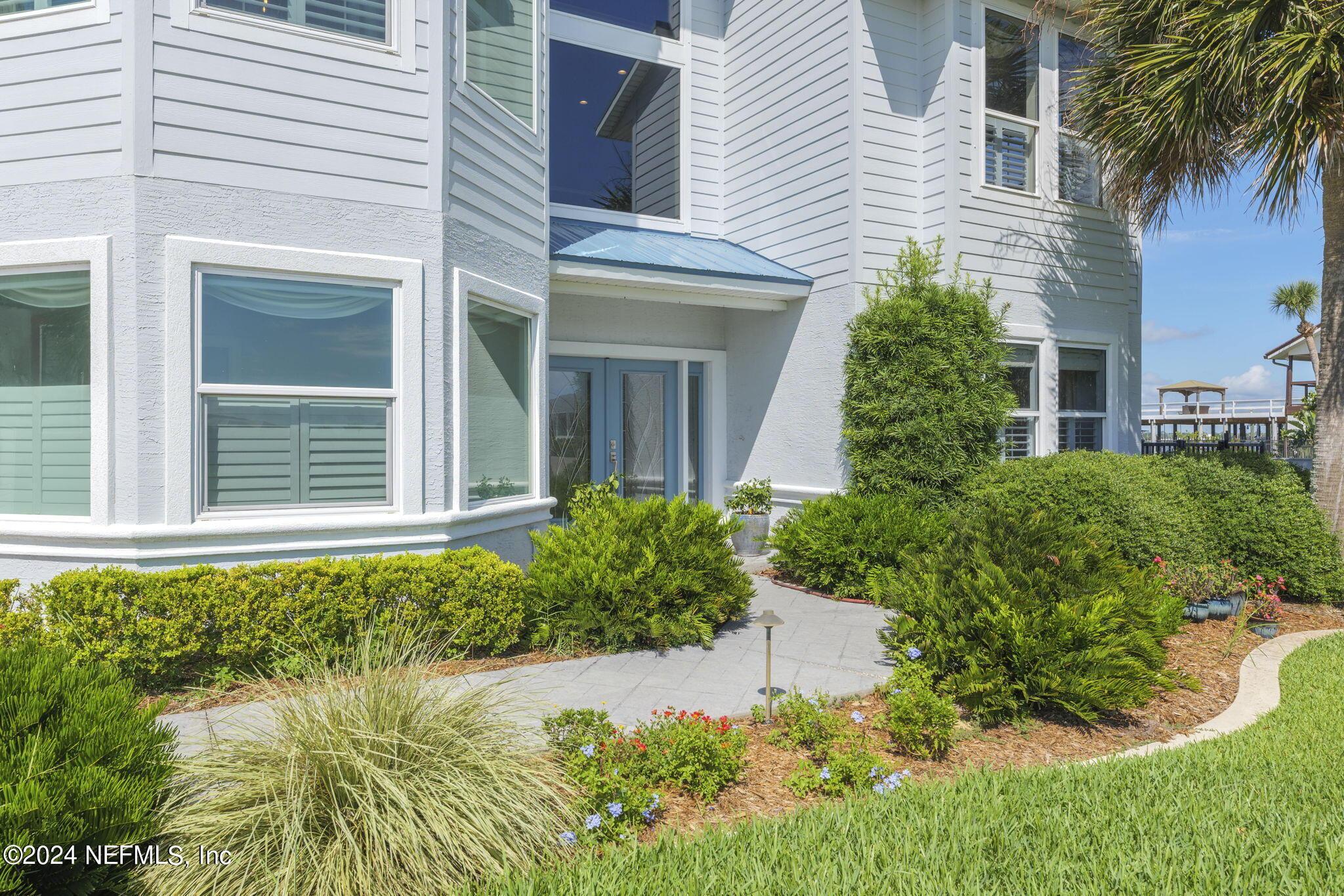 Image 4: Walkway to Front Door