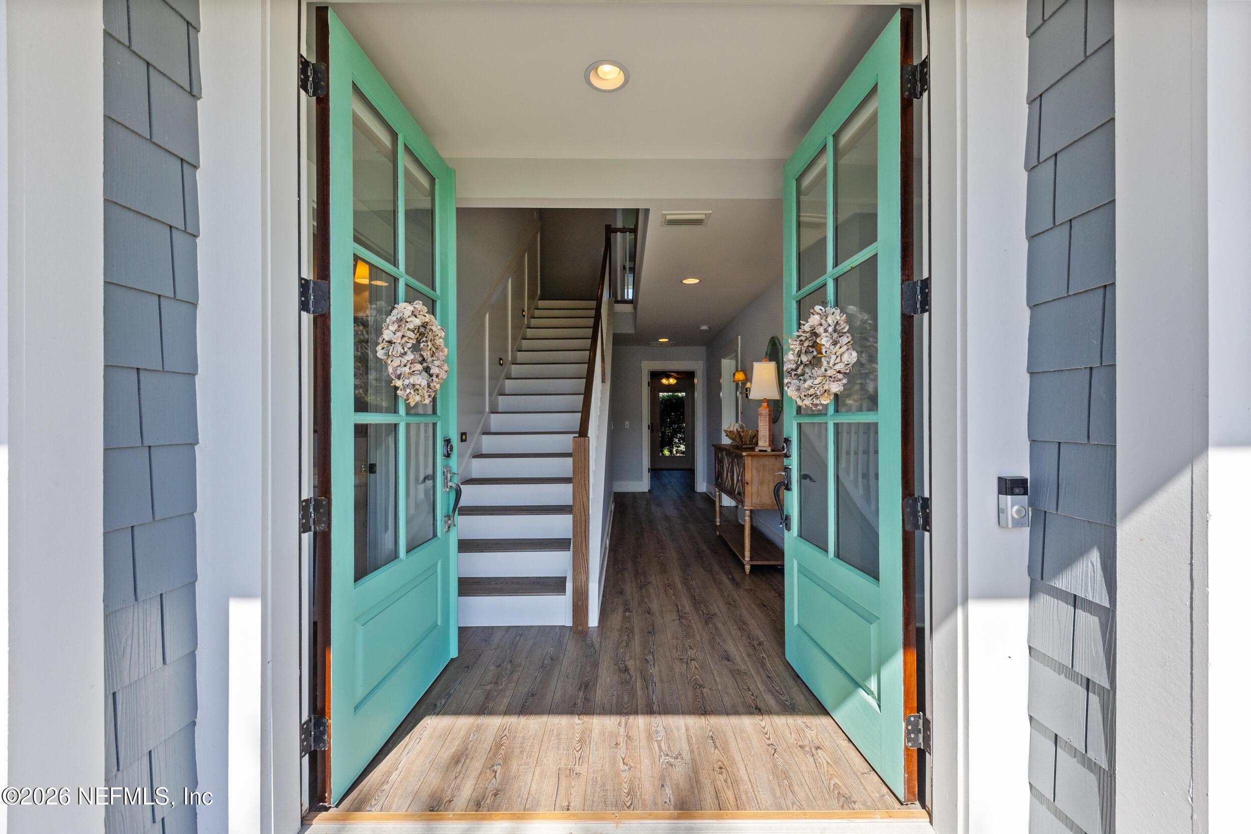 Image 3: Double door entrance