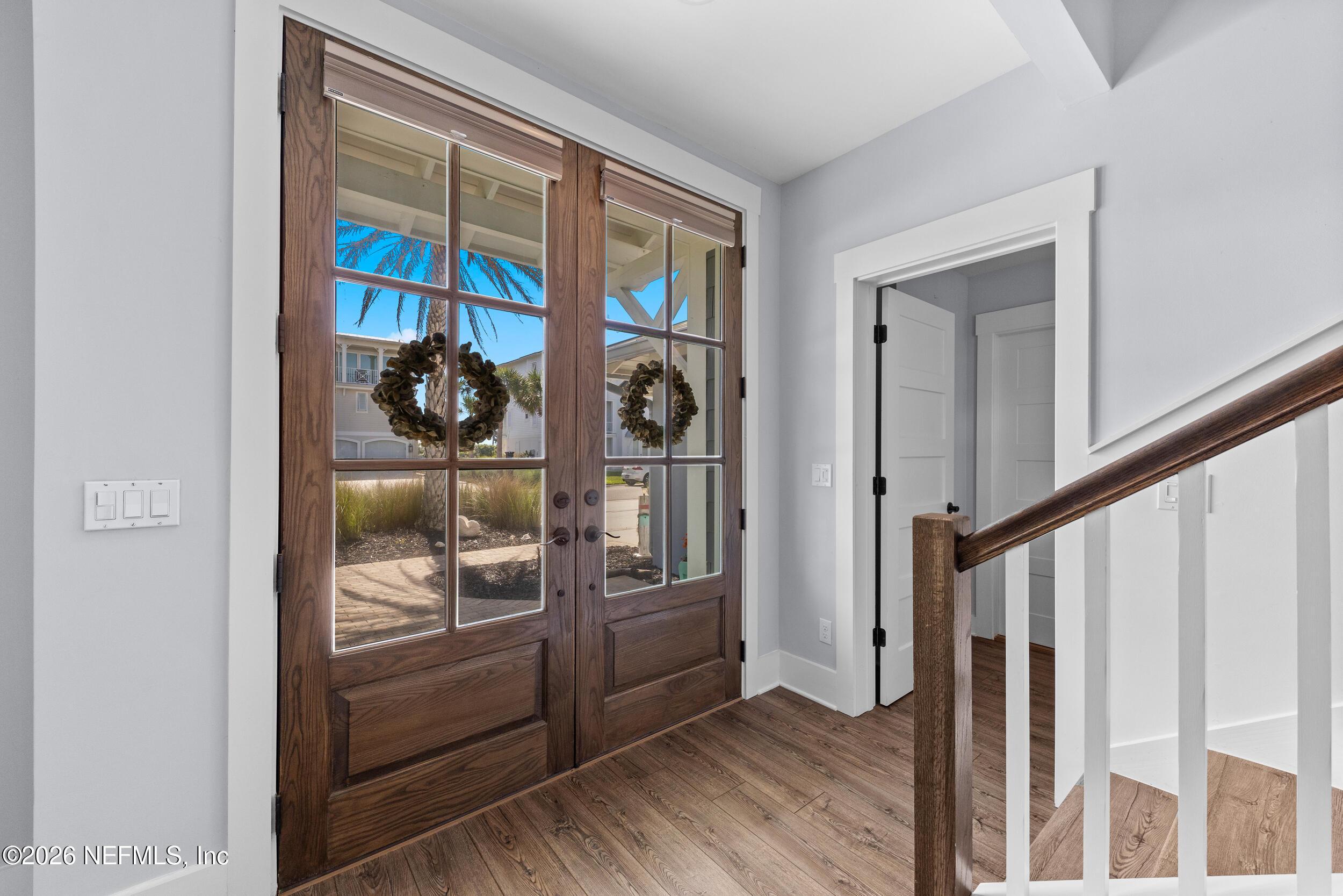 Image 4: Foyer