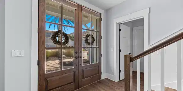 Image 4: Foyer