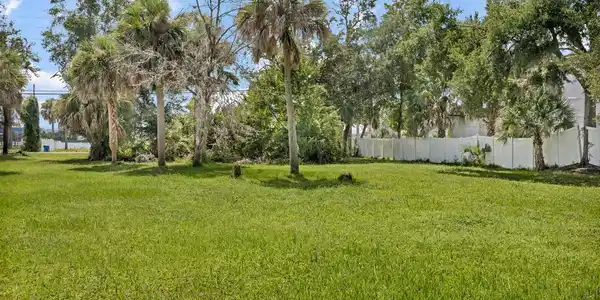 Image 4: 5771 Heckscher Dr-33