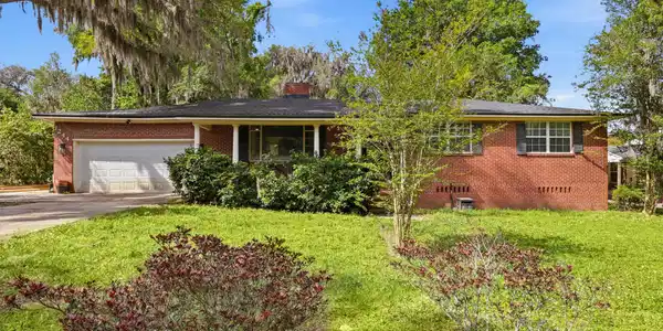 1244 GLENGARRY Road