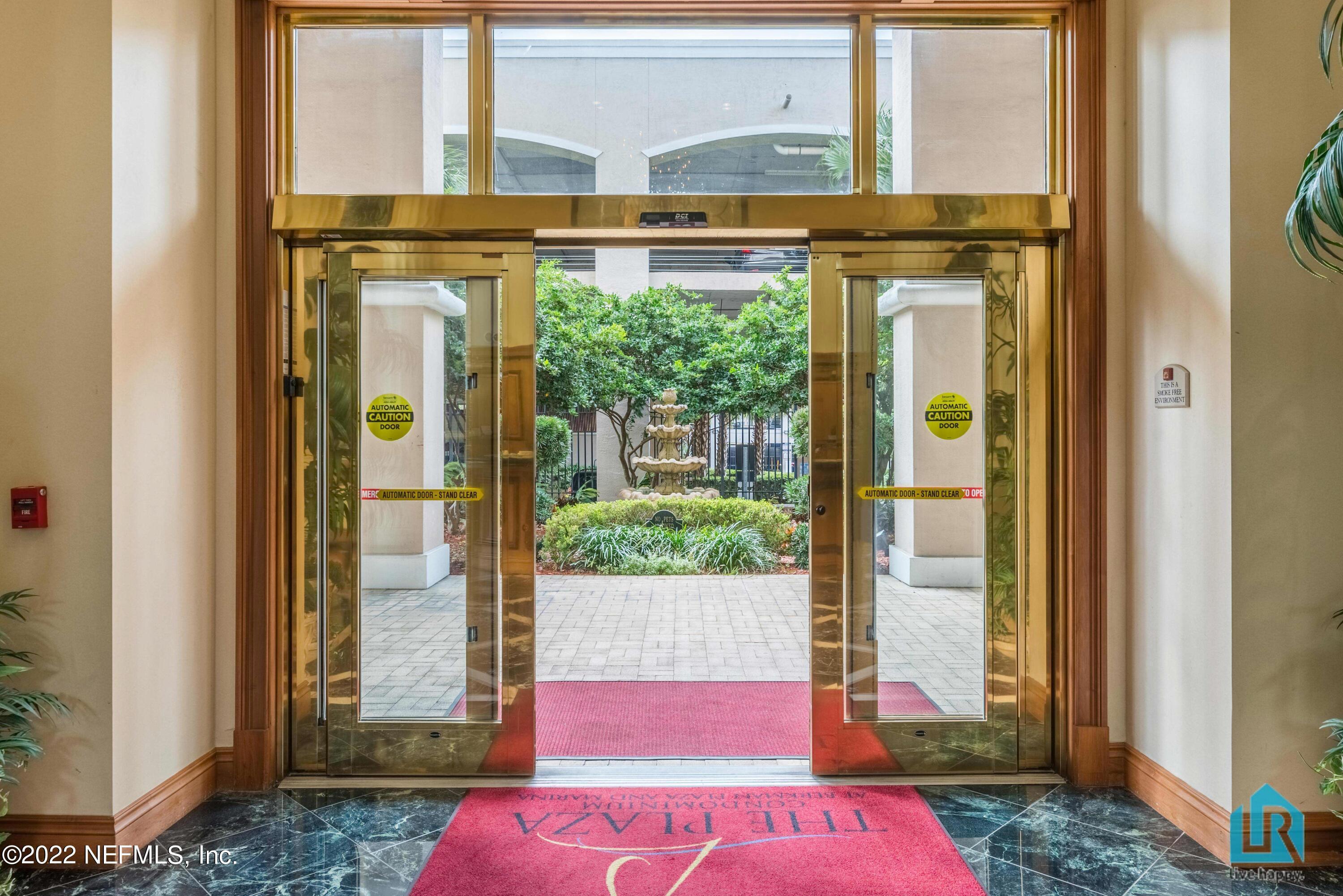 Image 4: Front entry