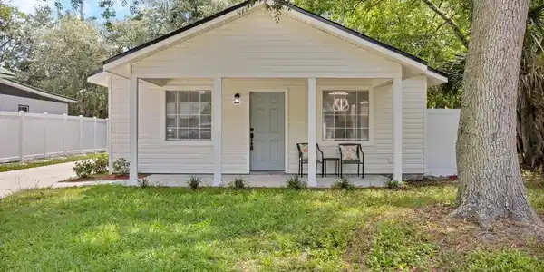 Image 2: 824 S 10th St