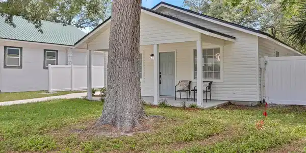 Image 3: 824 S 10th St