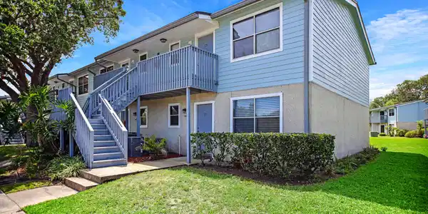 700 W POPE RD