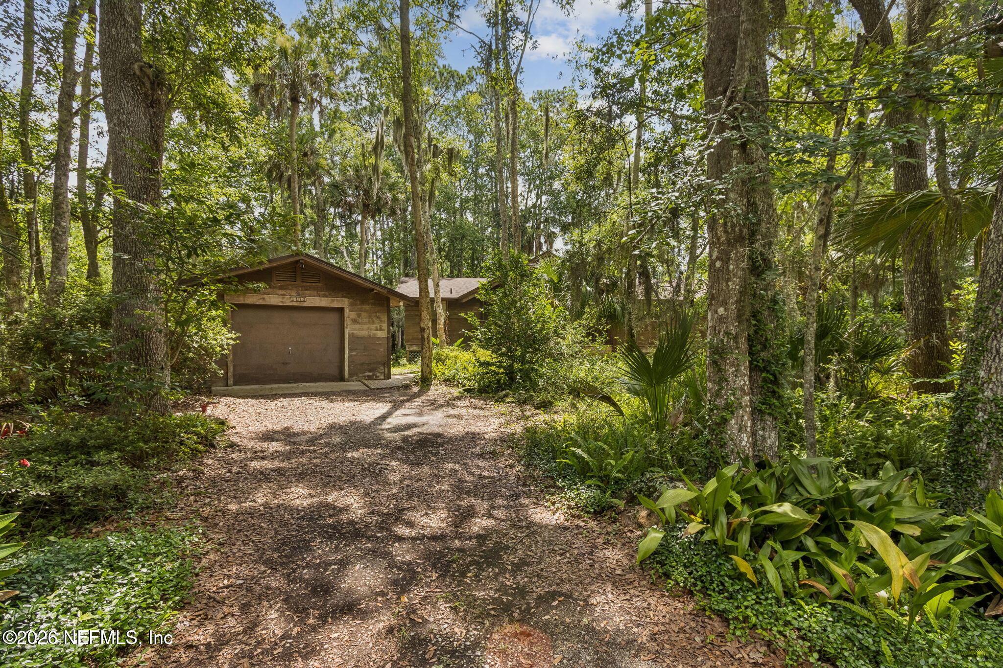 Image 3: Driveway and Garage